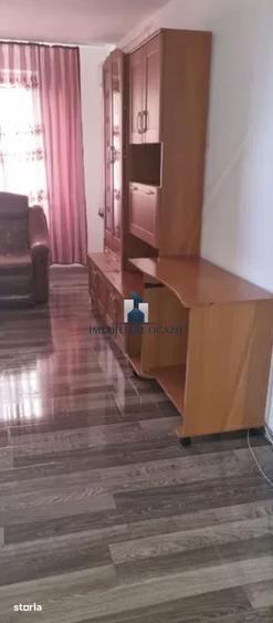 Apartament cu 3 camere semidecomandat în Berceni