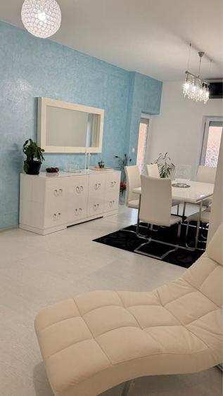 Apartament cu 4 camere decomandat în Central