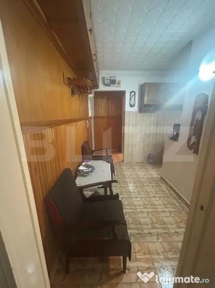 Apartament cu 3 camere semidecomandat în Dâmbu Pietros