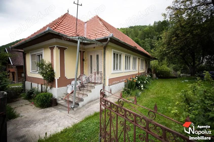Casă cu 4 camere cu Teren 3100 Mp în Vale