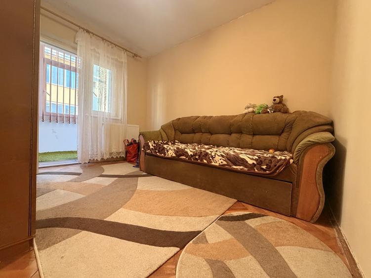 Apartament cu 3 camere semidecomandat, mobilat în Girocului