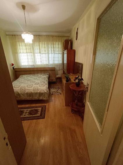 Apartament cu 2 camere semidecomandat în Podu Roș