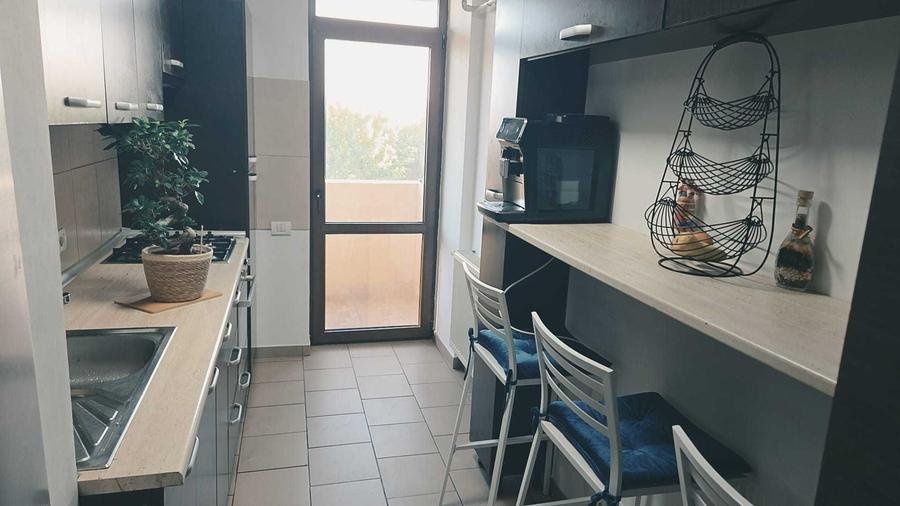 Apartament cu 2 camere semidecomandat, mobilat în Central