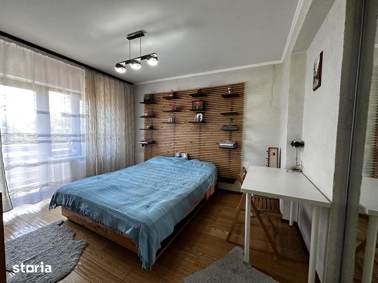 Casă cu 5 camere cu Teren 1286 Mp în Măneciu