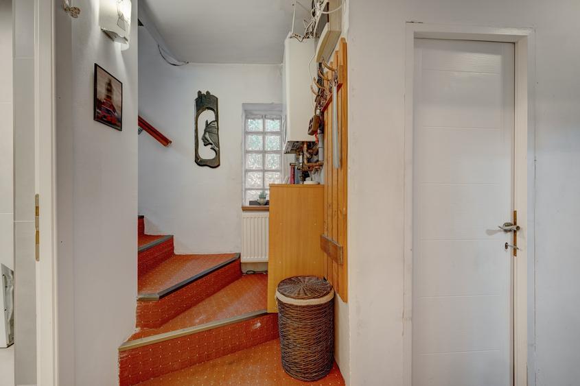 Casă cu 5 camere cu Teren 168 Mp în Băneasa