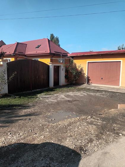Casă cu 4 camere în Stupini