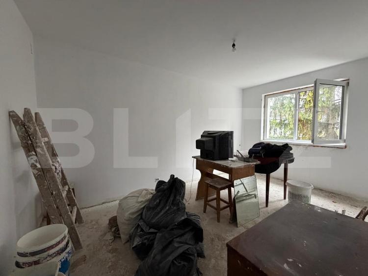 Apartament cu 3 camere semidecomandat în Astra