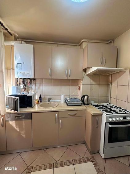 Apartament cu 3 camere semidecomandat în Careiului