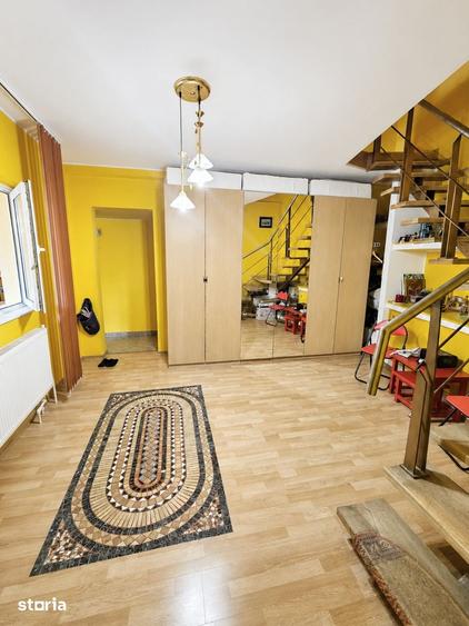 Casă cu 6 camere cu Teren 441 Mp în Piața Centrală