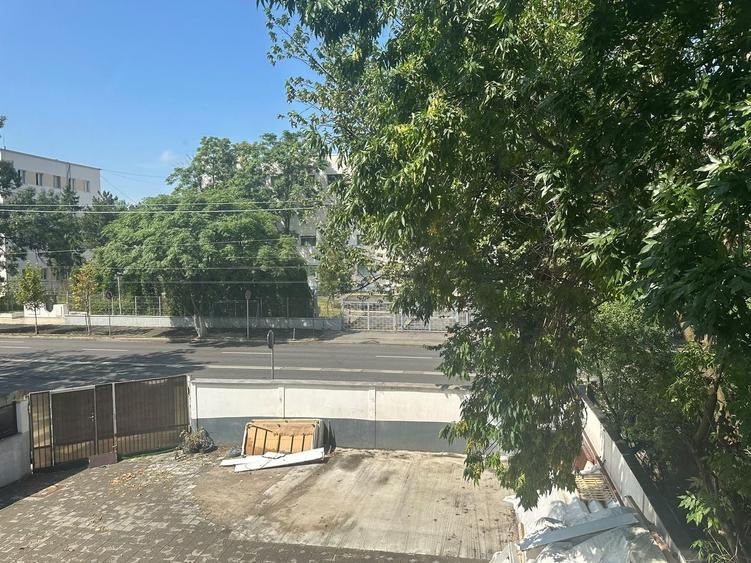 Birou, de 700 mp, în Antiaeriană