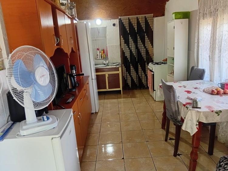 Casă cu 4 camere cu Teren 800 Mp în Central