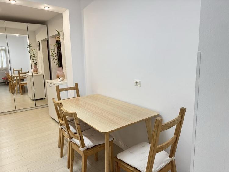 Apartament cu 2 camere decomandat în Central