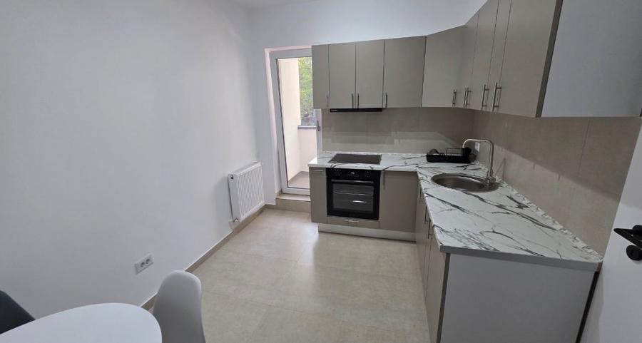 Apartament cu 2 camere semidecomandat, mobilat în Păcii