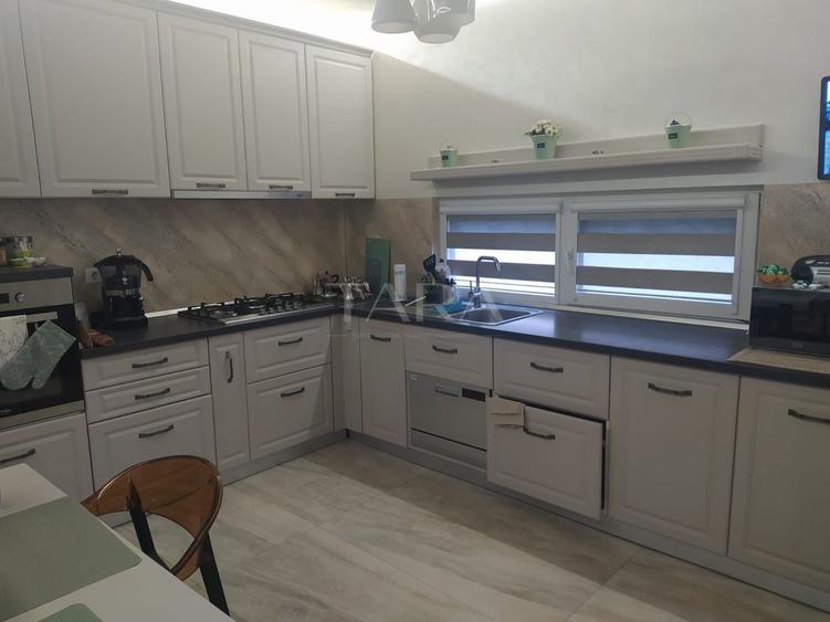 Duplex cu 5 camere cu Canalizare în Europa