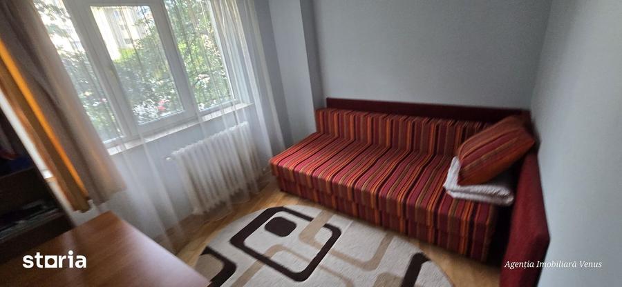 Apartament cu 4 camere decomandat în Central