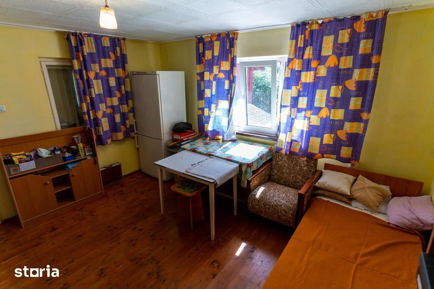 Casă cu 3 camere cu Teren 1019 Mp în Brănișca