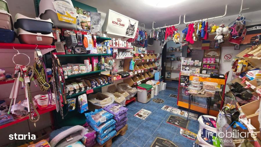 Spațiu comercial, de 51 mp, în Petros
