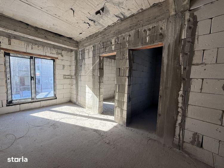 Casă cu 4 camere cu Teren 200 Mp în Central