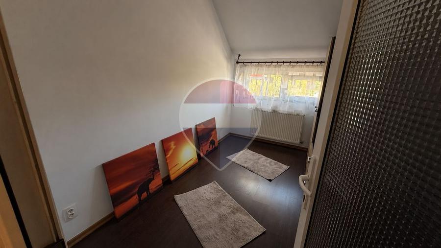Apartament cu 3 camere semidecomandat în Iris