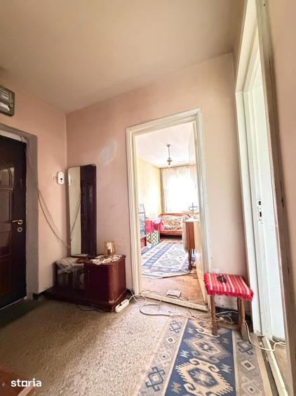 Apartament cu 3 camere nedecomandat în Podu Roș
