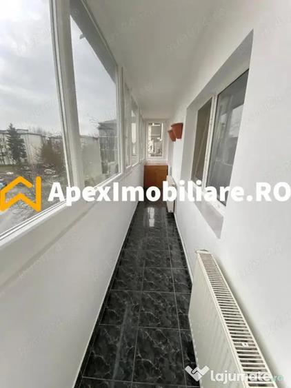 Apartament cu 3 camere semidecomandat, mobilat în Central
