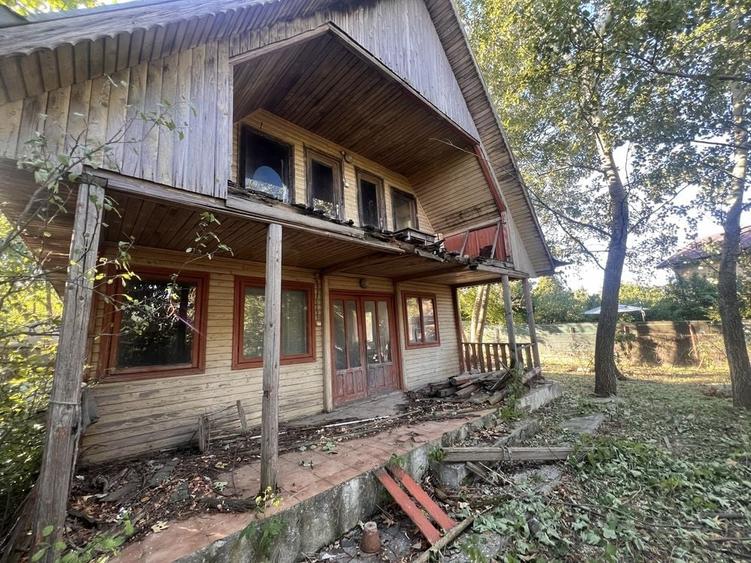 Casă cu 4 camere cu Teren 500 Mp în Păun