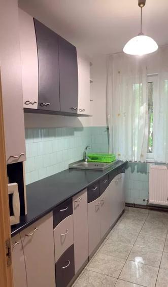 Apartament cu 2 camere semidecomandat, mobilat în Tătărași