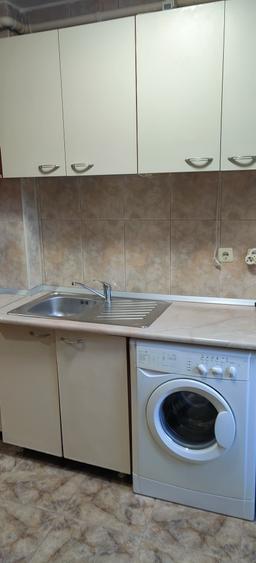 Apartament cu 3 camere semidecomandat în Basarab