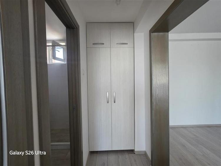 Apartament cu 2 camere semidecomandat în 13 Decembrie