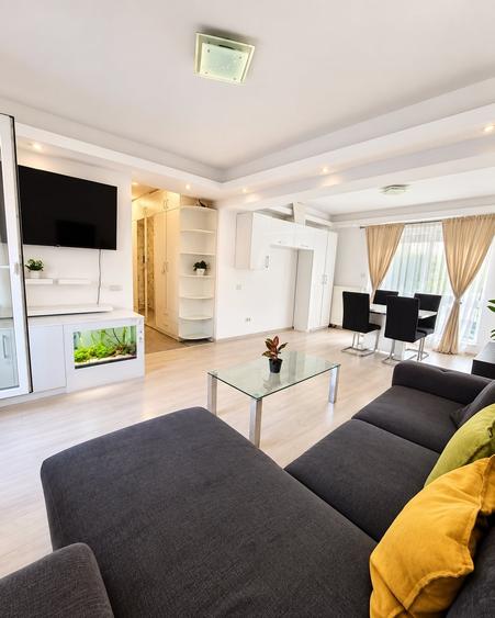 Apartament cu 3 camere semidecomandat, mobilat în Fundeni