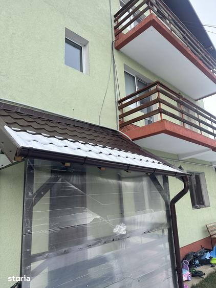 Casă cu 8 camere decomandat cu Teren 1000 Mp în Cornu