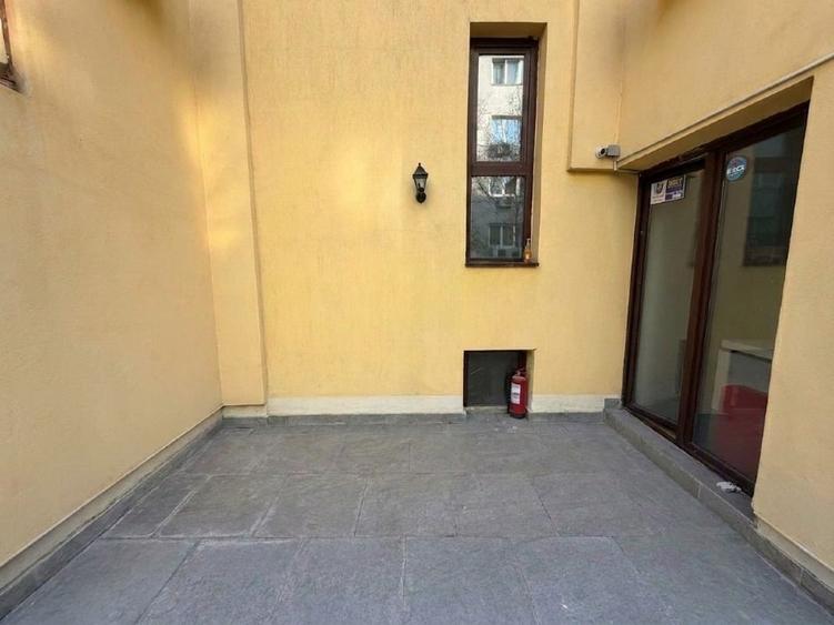 Apartament cu 3 camere semidecomandat în Dorobanți