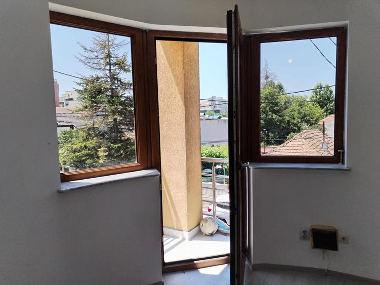 Apartament cu 5 camere decomandat în Calea Severinului