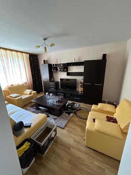 Apartament cu 4 camere decomandat în Central