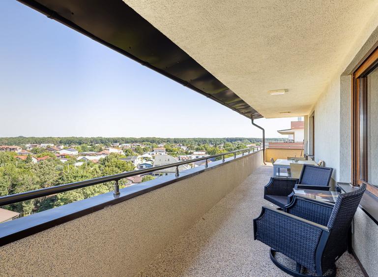 Penthouse cu 4 camere decomandat în Băneasa
