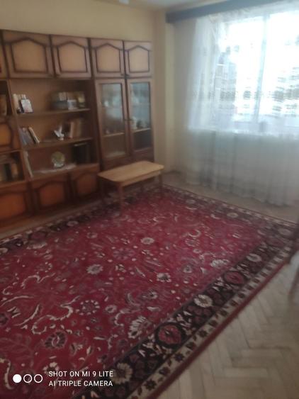 Apartament cu 3 camere decomandat în Exterior Vest