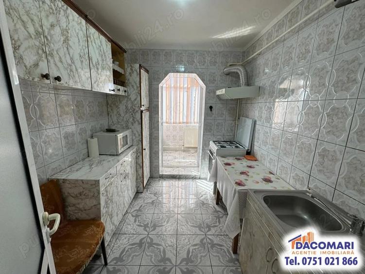 Apartament cu 3 camere decomandat în Micro 17