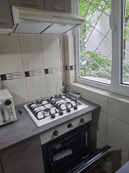 Apartament cu 3 camere semidecomandat în Capitale