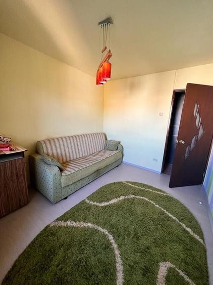Apartament cu 3 camere decomandat în Drăgășani