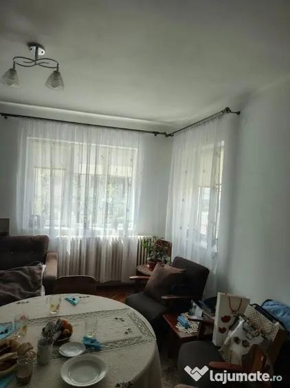 Casă cu 4 camere cu Teren 350 Mp în Central