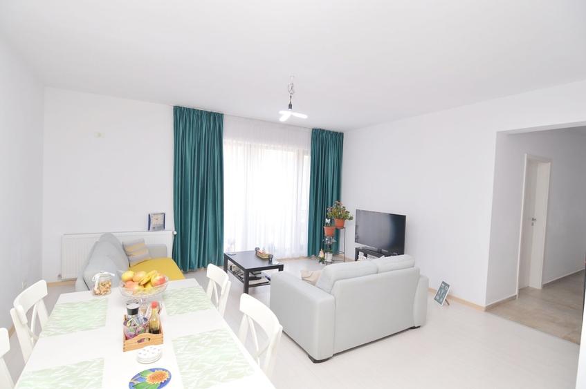 Apartament cu 3 camere semidecomandat, mobilat în Dobroești