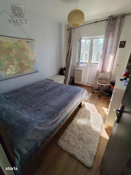 Apartament cu 4 camere semidecomandat în Mărgeanului