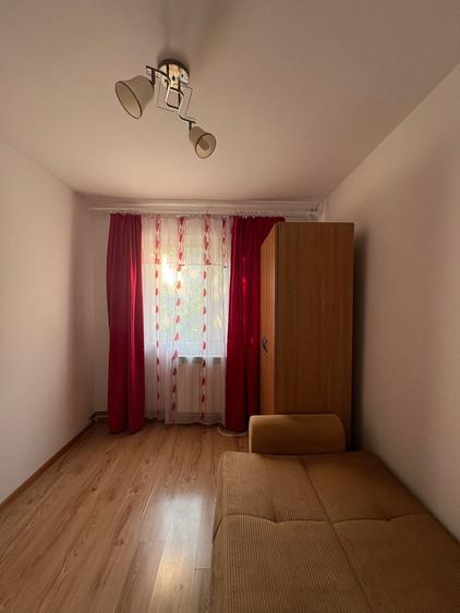 Apartament cu 3 camere semidecomandat în Alexandru cel Bun