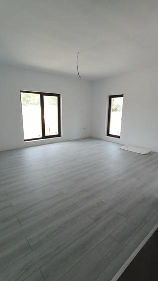 Apartament cu 3 camere decomandat în Găgeni