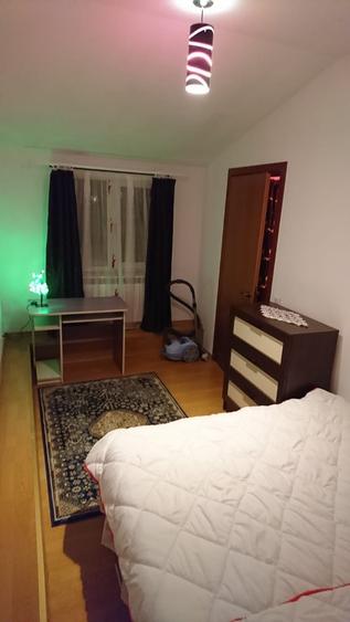Apartament cu 3 camere semidecomandat în Inel II