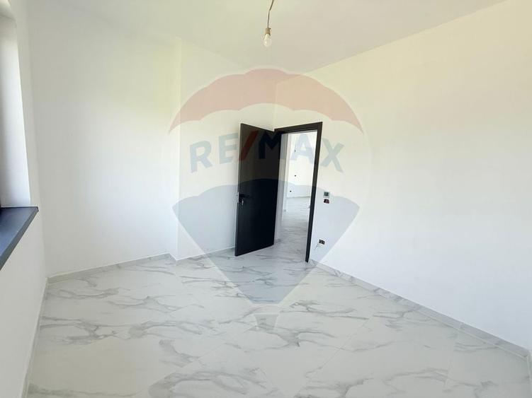 Duplex cu 5 camere cu Teren 300 Mp în Cornetu