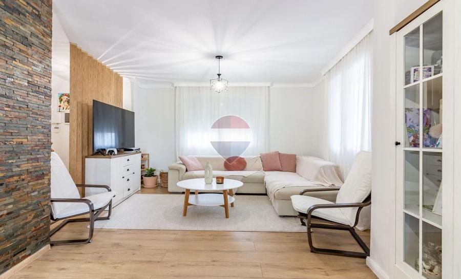 Casă individuală cu 6 camere cu Teren 240 Mp în Corbeanca