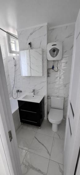 Apartament cu 3 camere semidecomandat în Obor