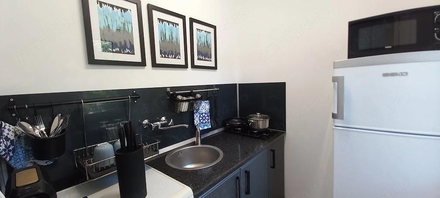 Apartament cu 3 camere semidecomandat în Tomis Nord