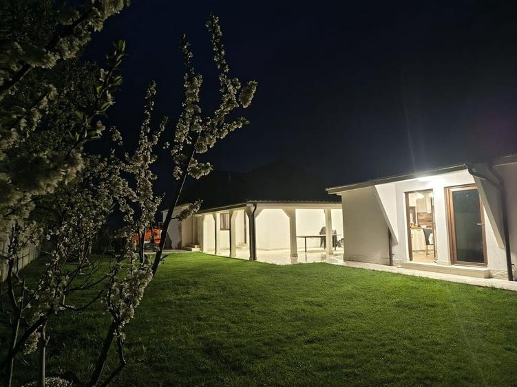 Casă cu 3 camere cu Teren 1800 Mp în Cărănzel